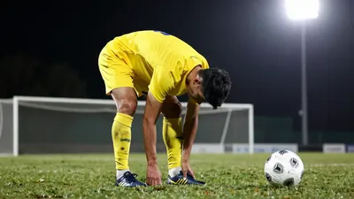 FC Volendam verloor vrijdagavond met 4-1 bij Jong AZ, de vierde competitienederlaag op rij, en blijft steken op de...