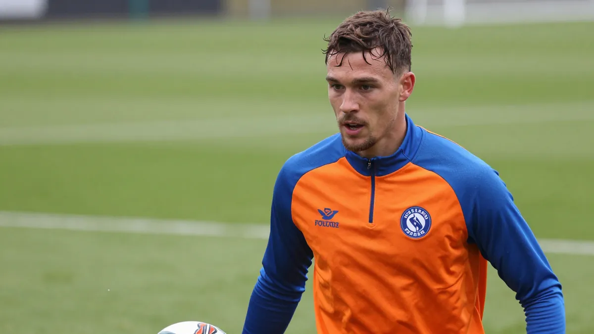 Ajax wint overtuigend van FC Volendam in oefenspel