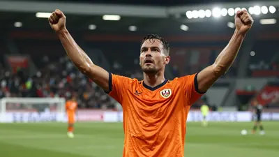 Henk Veerman scored two early goals and Reuven Niemeijer added another as FC Volendam beat FC Dordrecht 3-1 at home in...