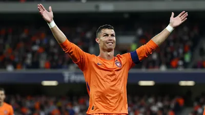 Henk Veerman scored four times, including a spectacular backheel, as FC Volendam thrashed FC Dordrecht 6-1 in the Keuken...